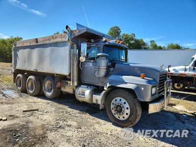 Czwarte zdjęcie samochodu z boku: 2000 MACK RD688S DUMP TRUCK VIN:1M2P324C9YM054709 - miniatura