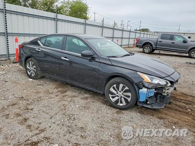 Czwarte zdjęcie samochodu z boku: 2019 NISSAN ALTIMA S VIN:1N4BL4BV1KC166969 - miniatura
