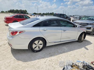 Trzecie zdjęcie samochodu z tyłu: 2015 HYUNDAI SONATA HYBRID BASE VIN:KMHEC4A43FA134280 - miniatura