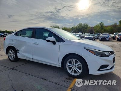 Czwarte zdjęcie samochodu z boku: 2017 CHEVROLET CRUZE LT VIN:1G1BE5SM0H7103308 - miniatura