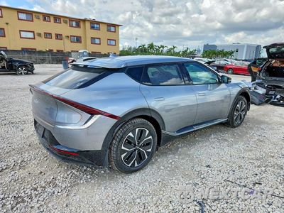 Trzecie zdjęcie samochodu z tyłu: 2022 KIA EV6 WIND VIN:KNDC34LA5N5044778 - miniatura