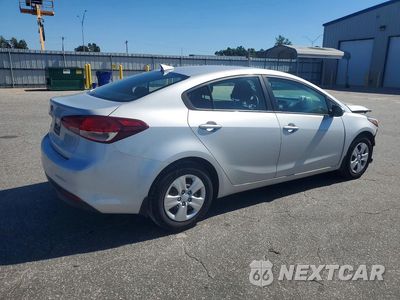 Trzecie zdjęcie samochodu z tyłu: 2018 KIA FORTE LX VIN:3KPFL4A72JE270893 - miniatura