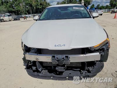 Piąte zdjęcie samochodu w środku: 2026 KIA K5 LXS VIN:KNAG24J79T5445935 - miniatura