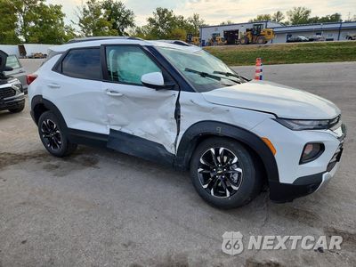 Czwarte zdjęcie samochodu z boku: 2022 CHEVROLET TRAILBLAZER LT VIN:KL79MPSLXNB077754 - miniatura