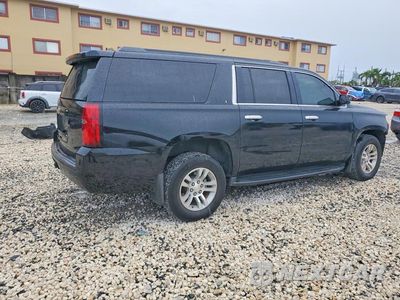 Trzecie zdjęcie samochodu z tyłu: 2019 CHEVROLET SUBURBAN C1500 LT VIN:1GNSCHKC4KR398731 - miniatura