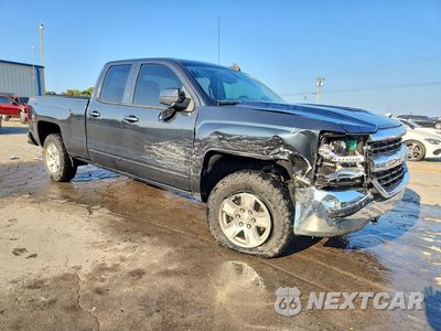 Czwarte zdjęcie samochodu z boku: 2018 CHEVROLET SILVERADO K1500 LT VIN:1GCVKREC5JZ154076 - miniatura