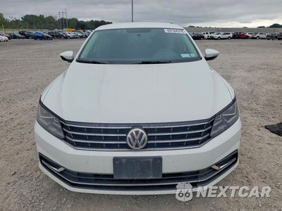 Piąte zdjęcie samochodu w środku: 2017 VOLKSWAGEN PASSAT S VIN:1VWAT7A37HC060622 - miniatura