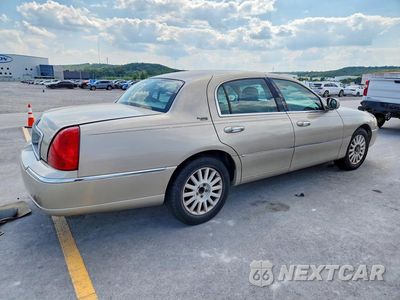Trzecie zdjęcie samochodu z tyłu: 2006 LINCOLN TOWN CAR SIGNATURE LIMITED VIN:1LNHM82V96Y626151 - miniatura