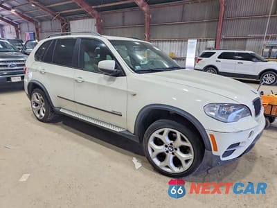 Czwarte zdjęcie samochodu z boku: 2013 BMW X5 XDRIVE35I VIN:5UXZV4C51DL993695 - miniatura