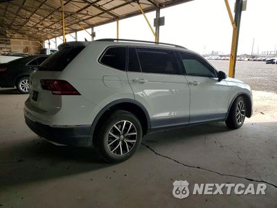 Trzecie zdjęcie samochodu z tyłu: 2021 VOLKSWAGEN TIGUAN SE VIN:3VV3B7AX8MM095987 - miniatura