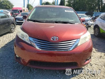 Piąte zdjęcie samochodu w środku: 2017 TOYOTA SIENNA XLE 8-PASSENGER VIN:5TDYZ3DC8HS831575 - miniatura