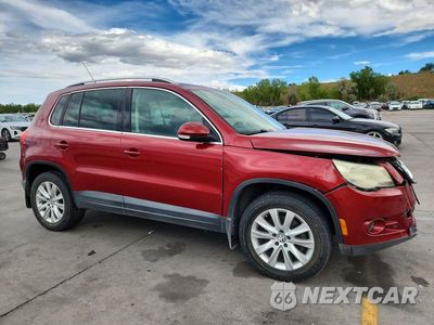 Czwarte zdjęcie samochodu z boku: 2010 VOLKSWAGEN TIGUAN SE VIN:WVGBV7AX3AW000518 - miniatura