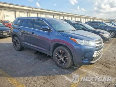 Czwarte zdjęcie samochodu z boku: 2019 TOYOTA HIGHLANDER LE VIN:5TDZARFH0KS044330 - miniatura