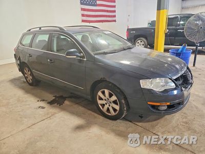 Czwarte zdjęcie samochodu z boku: 2008 VOLKSWAGEN PASSAT WAGON TURBO VIN:WVWXK73C08E115784 - miniatura