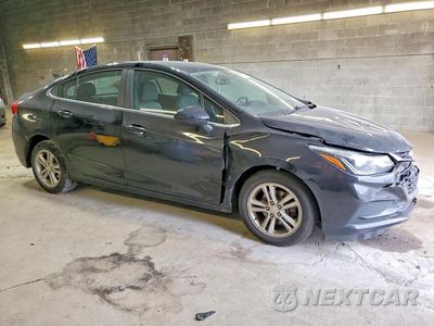 Czwarte zdjęcie samochodu z boku: 2018 CHEVROLET CRUZE LT VIN:1G1BE5SM6J7231560 - miniatura