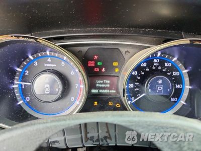 Zdjęcie 9 z 12 samochodu: 2013 HYUNDAI SONATA SE VIN:5NPEC4AC1DH683025 - miniatura