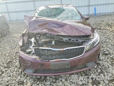Piąte zdjęcie samochodu w środku: 2018 KIA FORTE LX VIN:3KPFK4A73JE175293 - miniatura