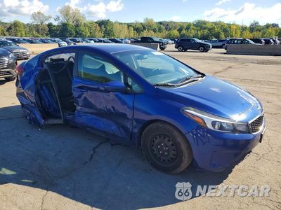 Czwarte zdjęcie samochodu z boku: 2017 KIA FORTE LX VIN:3KPFK4A7XHE089361 - miniatura