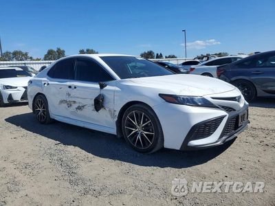 Czwarte zdjęcie samochodu z boku: 2022 TOYOTA CAMRY SE VIN:4T1G11AK4NU054611 - miniatura