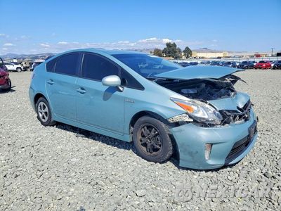 Czwarte zdjęcie samochodu z boku: 2015 TOYOTA PRIUS THREE VIN:JTDKN3DU1F1950413 - miniatura