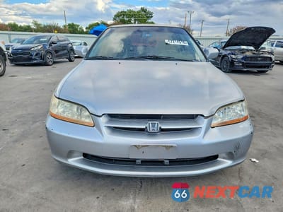 Piąte zdjęcie samochodu w środku: 1999 HONDA ACCORD LX VIN:JHMCG6650XC027852 - miniatura