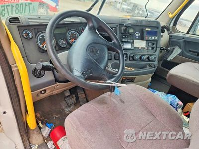Zdjęcie 8 z 13 samochodu: 2019 FREIGHTLINER CASCADIA 113 SEMI TRUCK VIN:1FUGGBDV0KLKK2236 - miniatura
