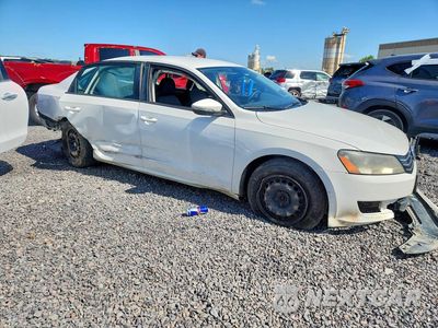 Czwarte zdjęcie samochodu z boku: 2012 VOLKSWAGEN PASSAT S VIN:1VWAP7A32CC090611 - miniatura