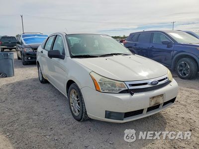 Czwarte zdjęcie samochodu z boku: 2010 FORD FOCUS SE VIN:1FAHP3FN1AW201512 - miniatura