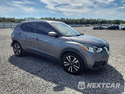 Czwarte zdjęcie samochodu z boku: 2020 NISSAN KICKS SV VIN:3N1CP5CV3LL524783 - miniatura