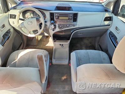Zdjęcie 8 z 14 samochodu: 2013 TOYOTA SIENNA L 7-PASSENGER VIN:5TDZK3DC5DS307254 - miniatura