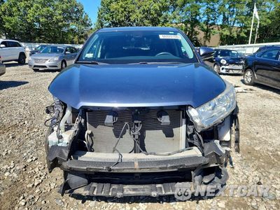 Piąte zdjęcie samochodu w środku: 2018 TOYOTA HIGHLANDER LE VIN:5TDBZRFH4JS876844 - miniatura