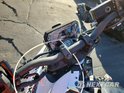 Zdjęcie 7 z 9 samochodu: 2023 SUZUKI GSX800 R VIN:JS1EM11B6P7100678 - miniatura