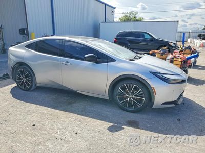 Czwarte zdjęcie samochodu z boku: 2024 TOYOTA PRIUS LIMITED VIN:JTDACAAU7R3018655 - miniatura