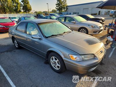 Czwarte zdjęcie samochodu z boku: 1999 TOYOTA CAMRY LE VIN:JT2BG28K9X0282678 - miniatura