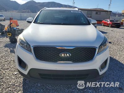 Piąte zdjęcie samochodu w środku: 2017 KIA SORENTO LX V6 VIN:5XYPGDA52HG329624 - miniatura