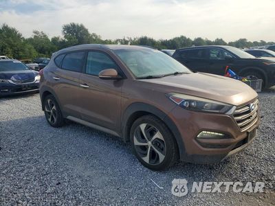 Czwarte zdjęcie samochodu z boku: 2017 HYUNDAI TUCSON LIMITED VIN:KM8J33A22HU526157 - miniatura