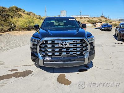 Piąte zdjęcie samochodu w środku: 2025 TOYOTA TUNDRA PLATINUM VIN:5TFNA5DB6SX290945 - miniatura