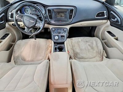 Zdjęcie 8 z 12 samochodu: 2015 CHRYSLER 200 LIMITED VIN:1C3CCCAB3FN652908 - miniatura