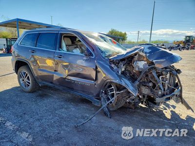 Czwarte zdjęcie samochodu z boku: 2020 JEEP GRAND CHEROKEE LAREDO VIN:1C4RJEAG4LC172175 - miniatura