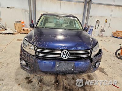 Piąte zdjęcie samochodu w środku: 2016 VOLKSWAGEN TIGUAN S VIN:WVGAV7AX9GW581009 - miniatura