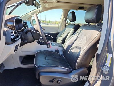 Zdjęcie 7 z 14 samochodu: 2023 CHRYSLER PACIFICA HYBRID LIMITED VIN:2C4RC1S70PR588934 - miniatura