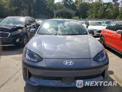 Piąte zdjęcie samochodu w środku: 2025 HYUNDAI IONIQ 6 LIMITED VIN:KMHM54AA0SA082760 - miniatura