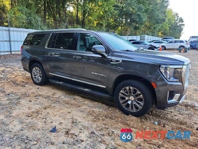 Czwarte zdjęcie samochodu z boku: 2021 GMC YUKON XL DENALI VIN:1GKS1JKL0MR212695 - miniatura