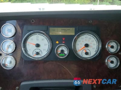 Zdjęcie 9 z 14 samochodu: 2016 FREIGHTLINER SD122 SEMI TRUCK VIN:3AKJGNBG0GDHM9384 - miniatura