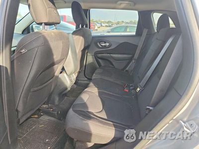 Zdjęcie 10 z 12 samochodu: 2015 JEEP CHEROKEE LATITUDE VIN:1C4PJMCS0FW654406 - miniatura