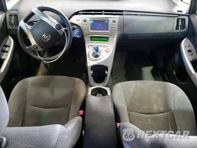 Zdjęcie 8 z 13 samochodu: 2012 TOYOTA PRIUS TWO VIN:JTDKN3DU1C5414288 - miniatura