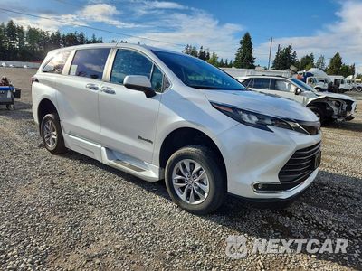 Czwarte zdjęcie samochodu z boku: 2024 TOYOTA SIENNA XLE VIN:5TDYRKEC6RS216016 - miniatura