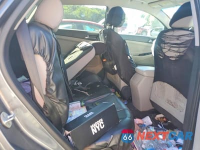 Zdjęcie 10 z 12 samochodu: 2017 HYUNDAI TUCSON SE VIN:KM8J3CA40HU444557 - miniatura