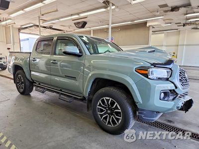 Czwarte zdjęcie samochodu z boku: 2022 TOYOTA TACOMA TRD SPORT VIN:3TMCZ5AN1NM496036 - miniatura