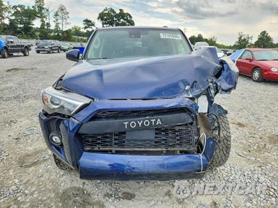 Piąte zdjęcie samochodu w środku: 2022 TOYOTA 4RUNNER SR5 VIN:JTEEU5JRXN5276874 - miniatura
